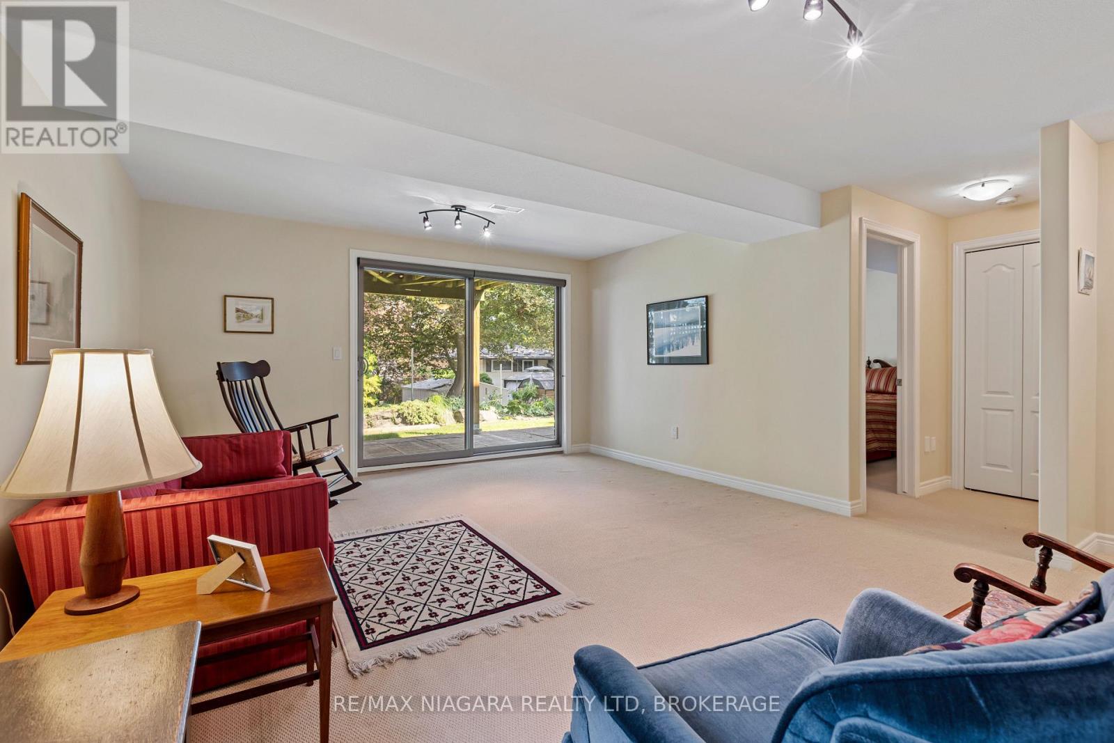 #33 1398 PELHAM STREET - 23
