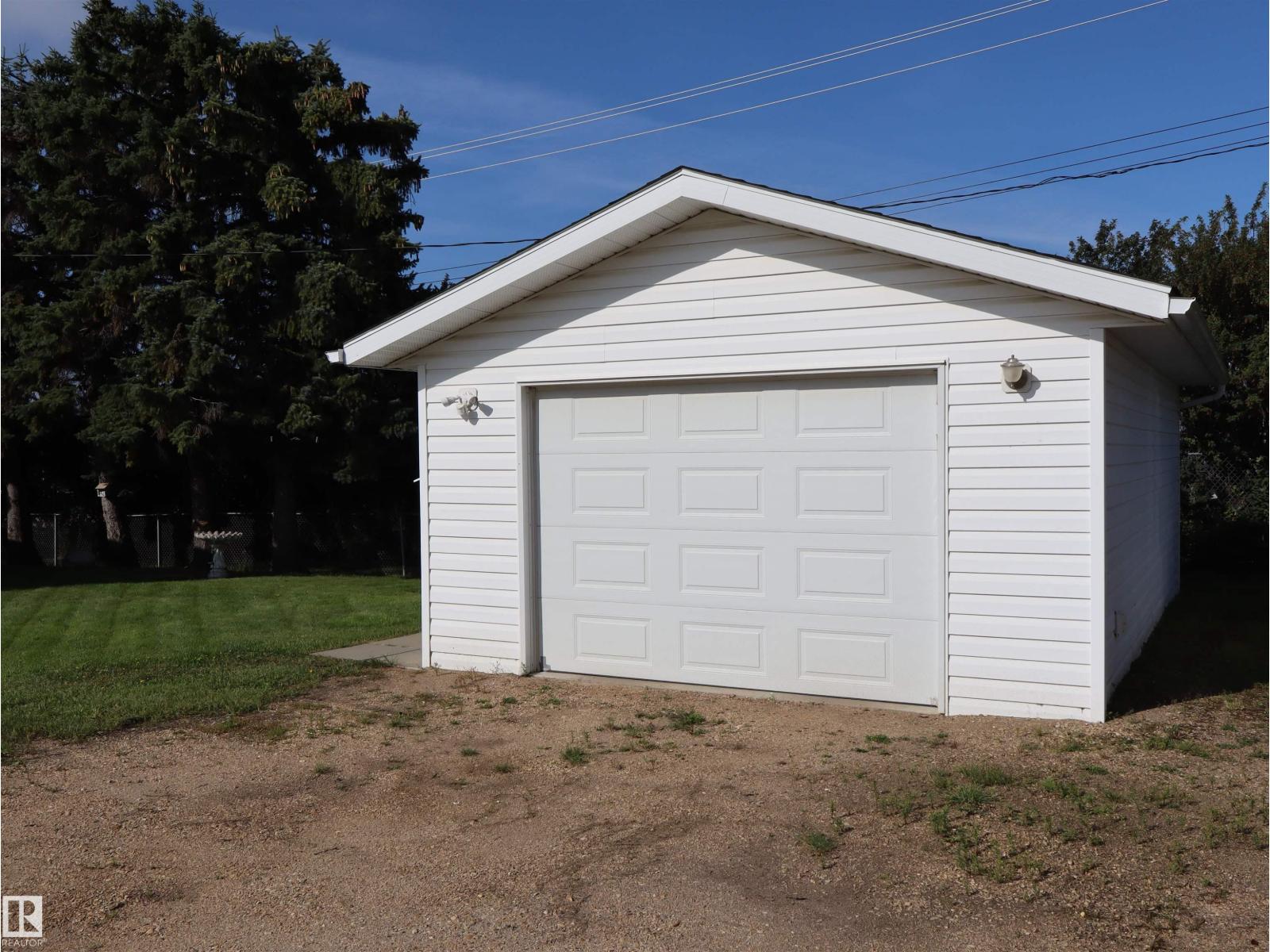 5530 46 street - 4