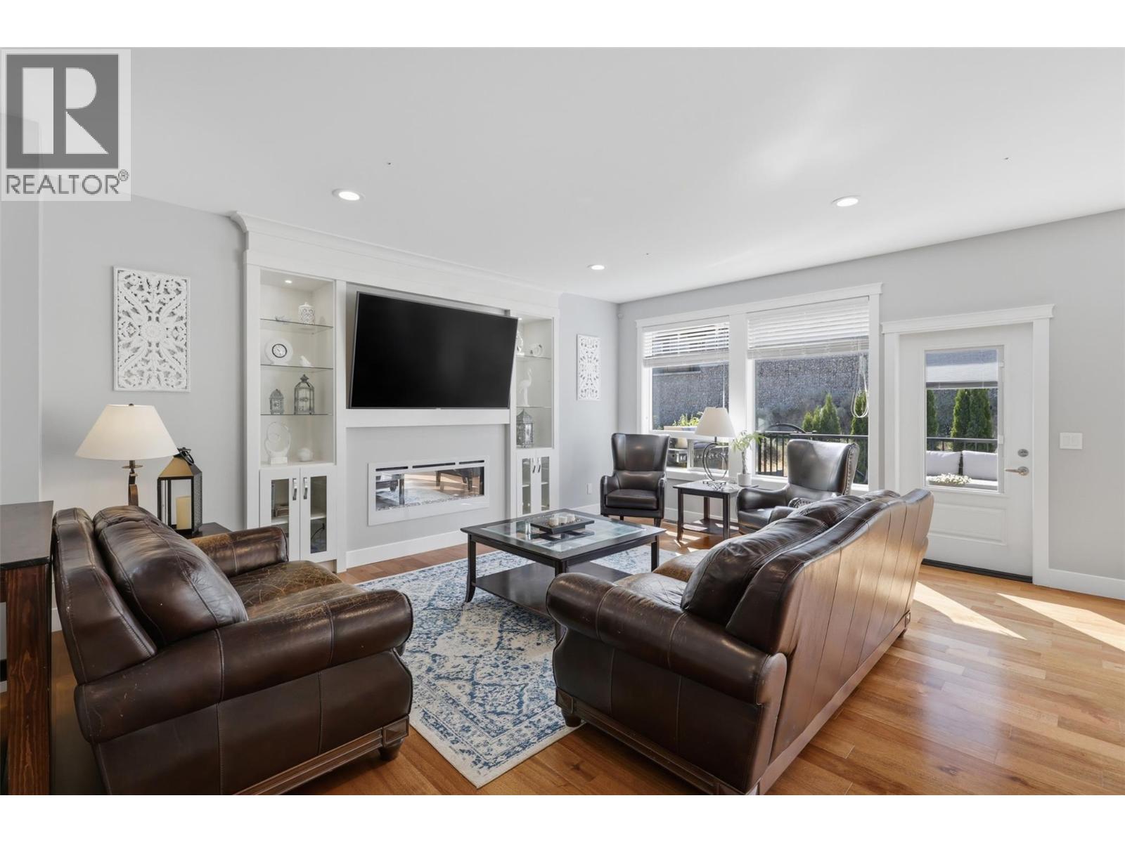 1532 EMERALD Drive - Image 18