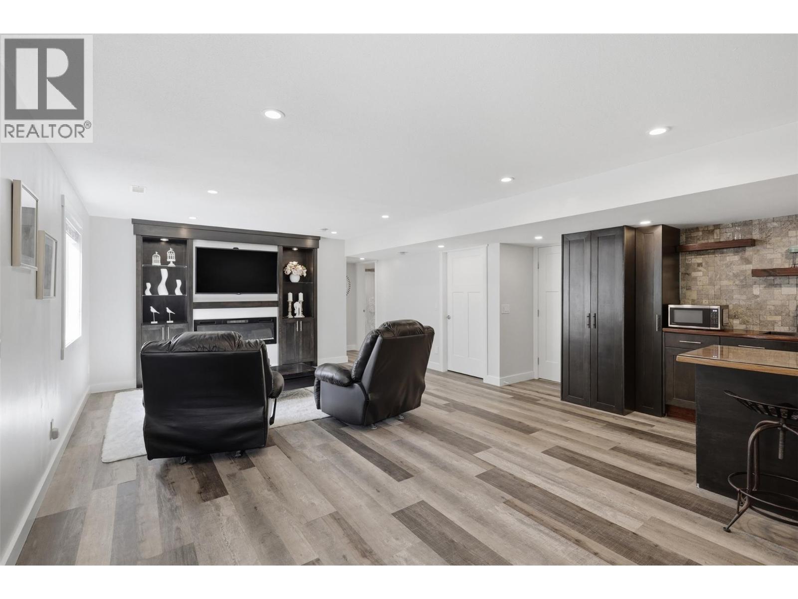 1532 EMERALD Drive - 46