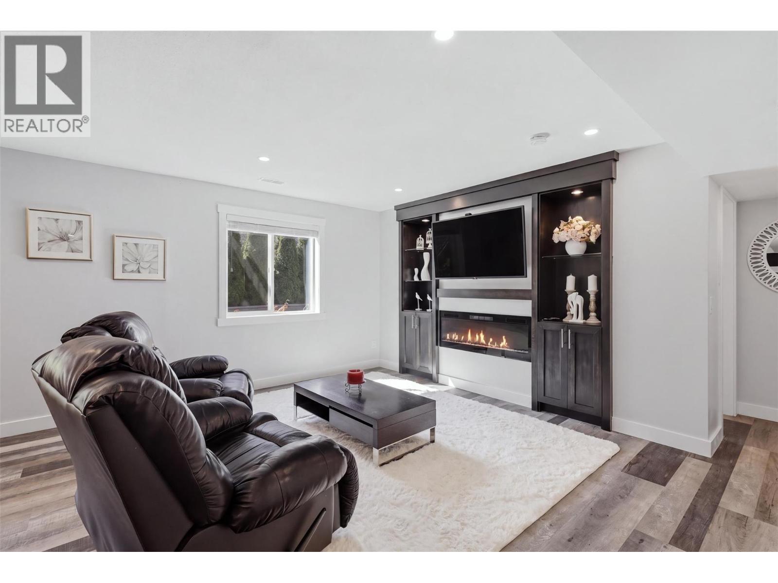 1532 EMERALD Drive - 50
