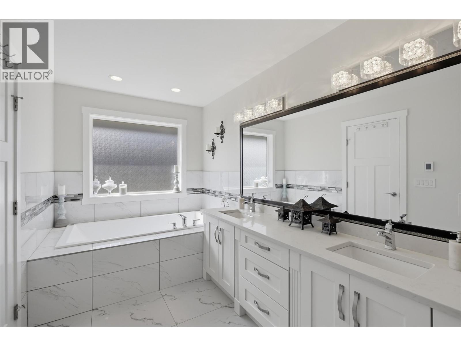 1532 EMERALD Drive - 29