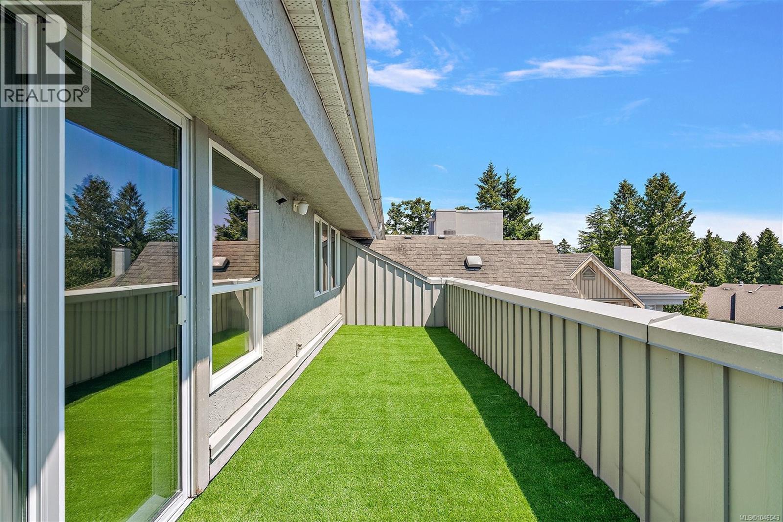 #302 7143 West Saanich Rd - 23