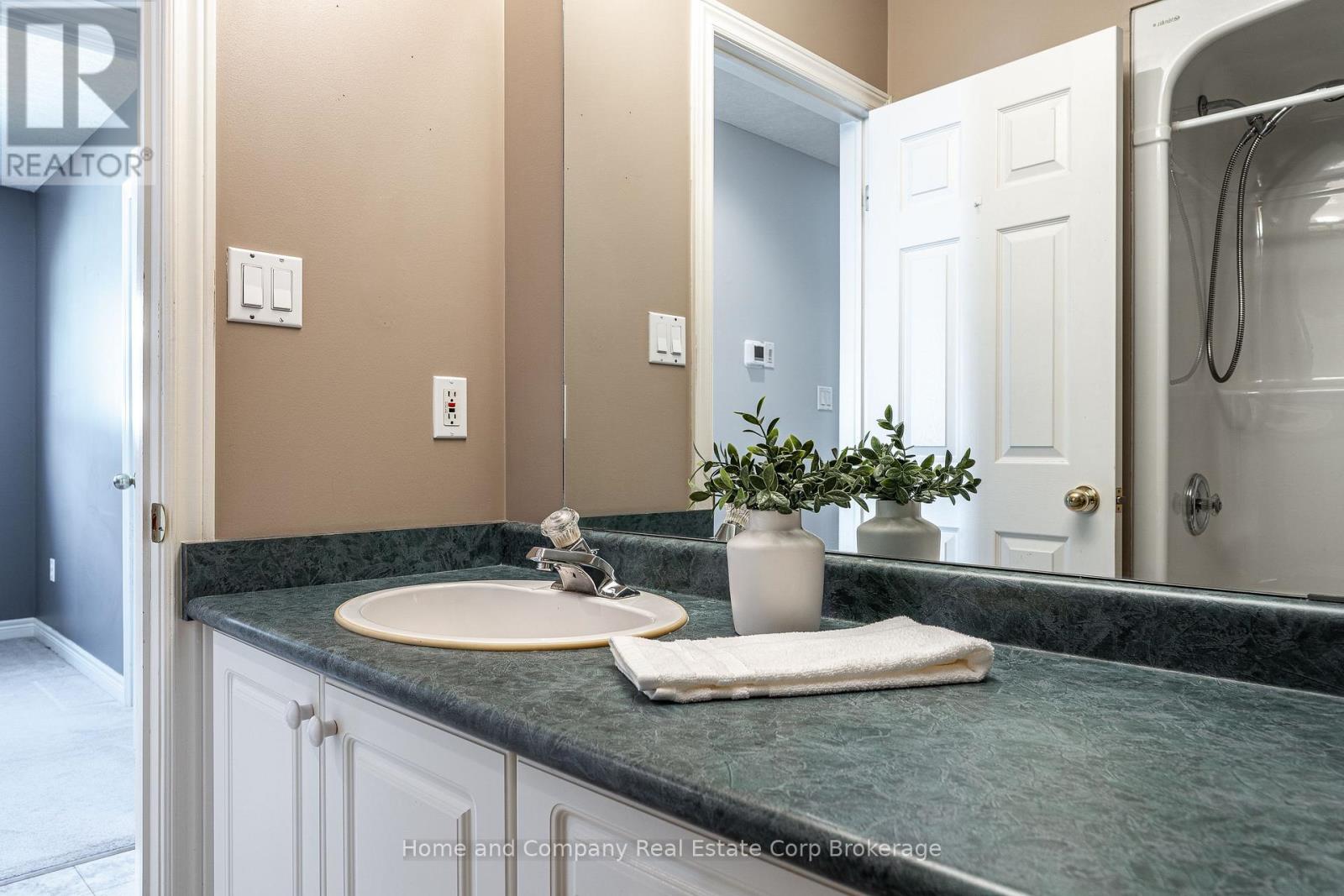 402 DOUGLAS STREET - Image 17