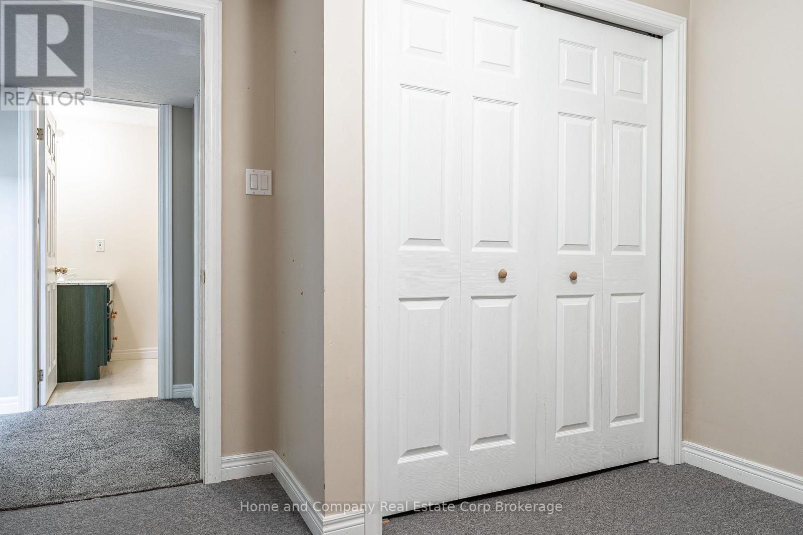 402 DOUGLAS STREET - 29