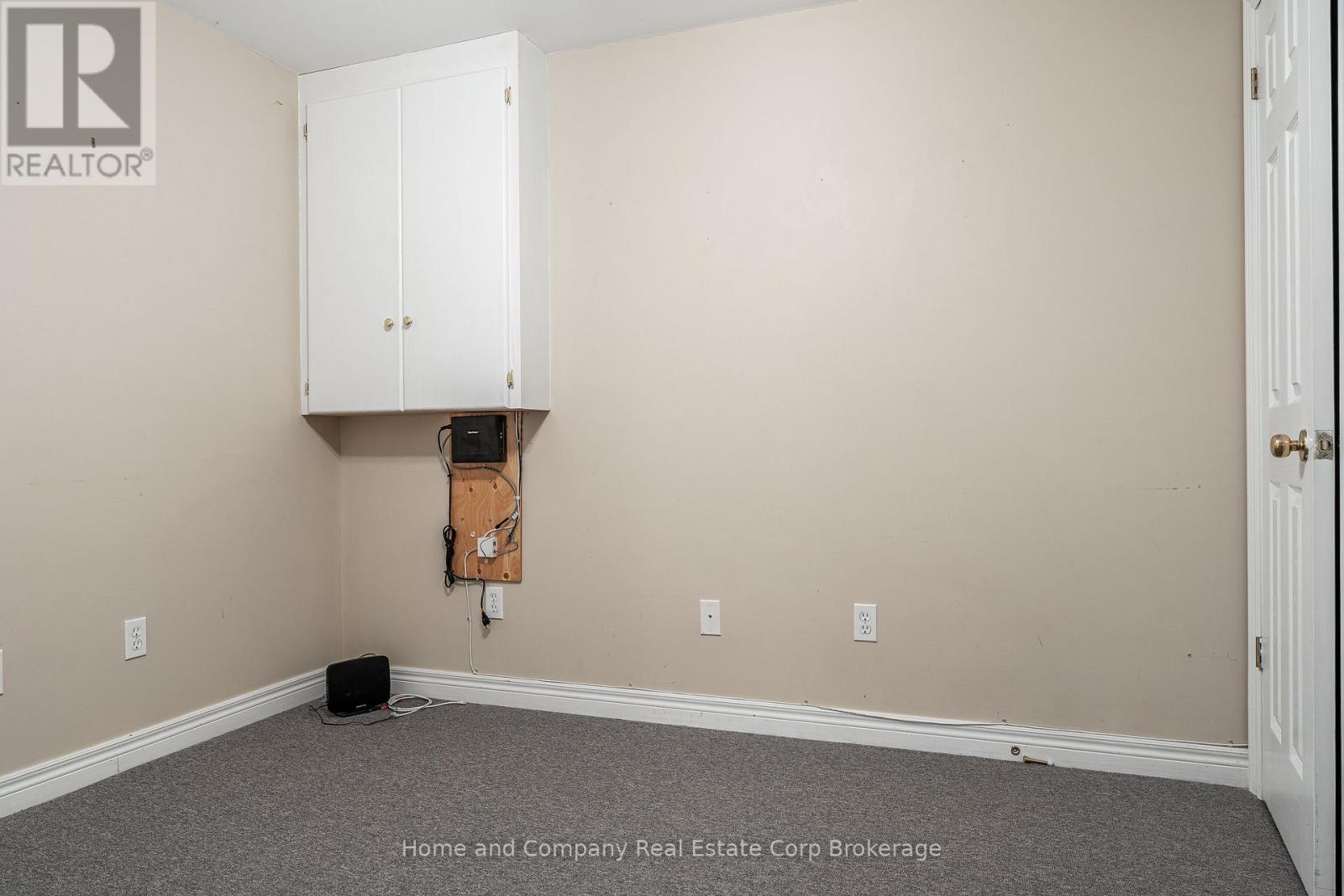402 DOUGLAS STREET - Image 30