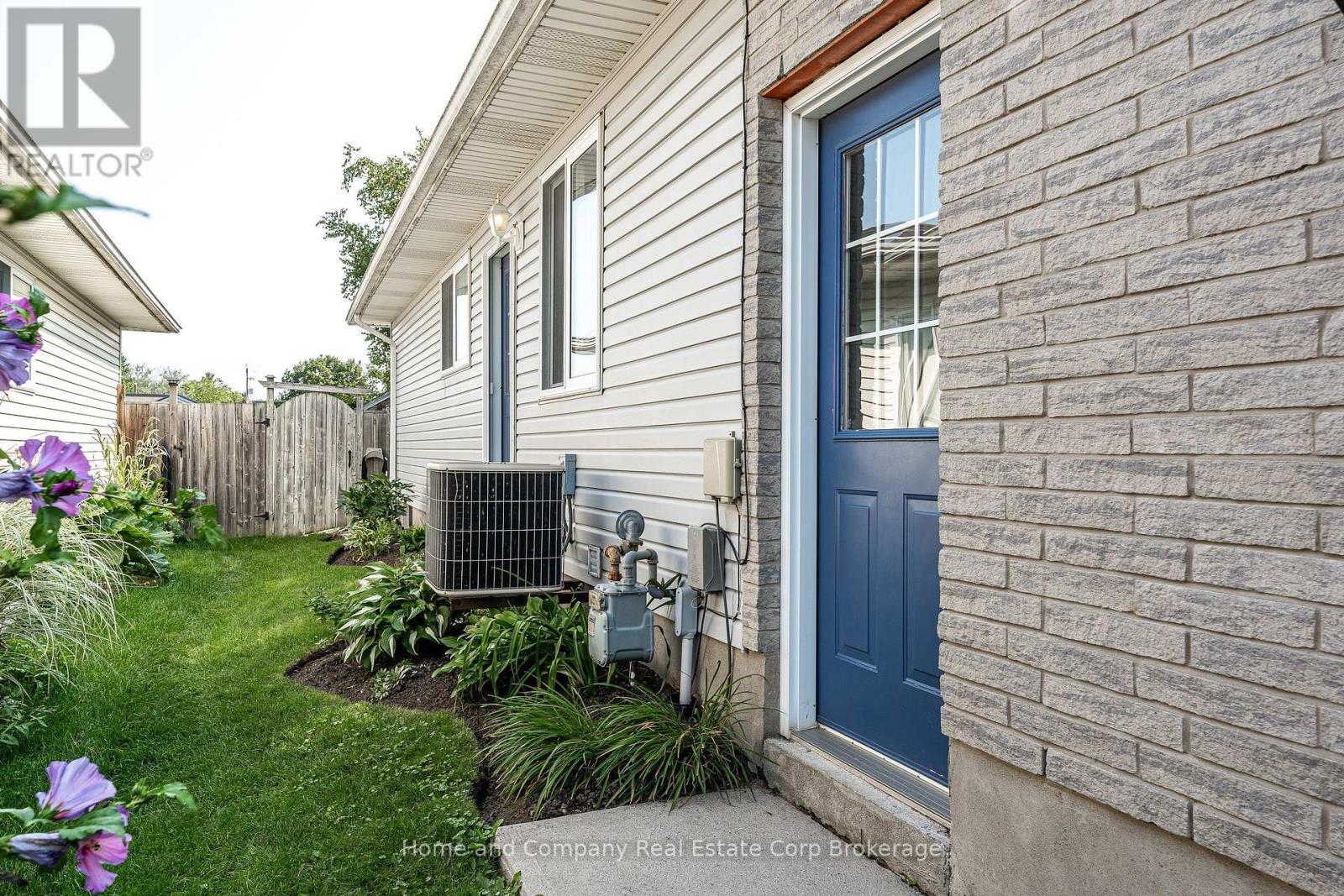 402 DOUGLAS STREET - Image 32