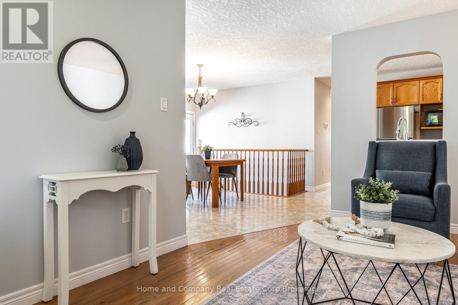 402 DOUGLAS STREET - 7