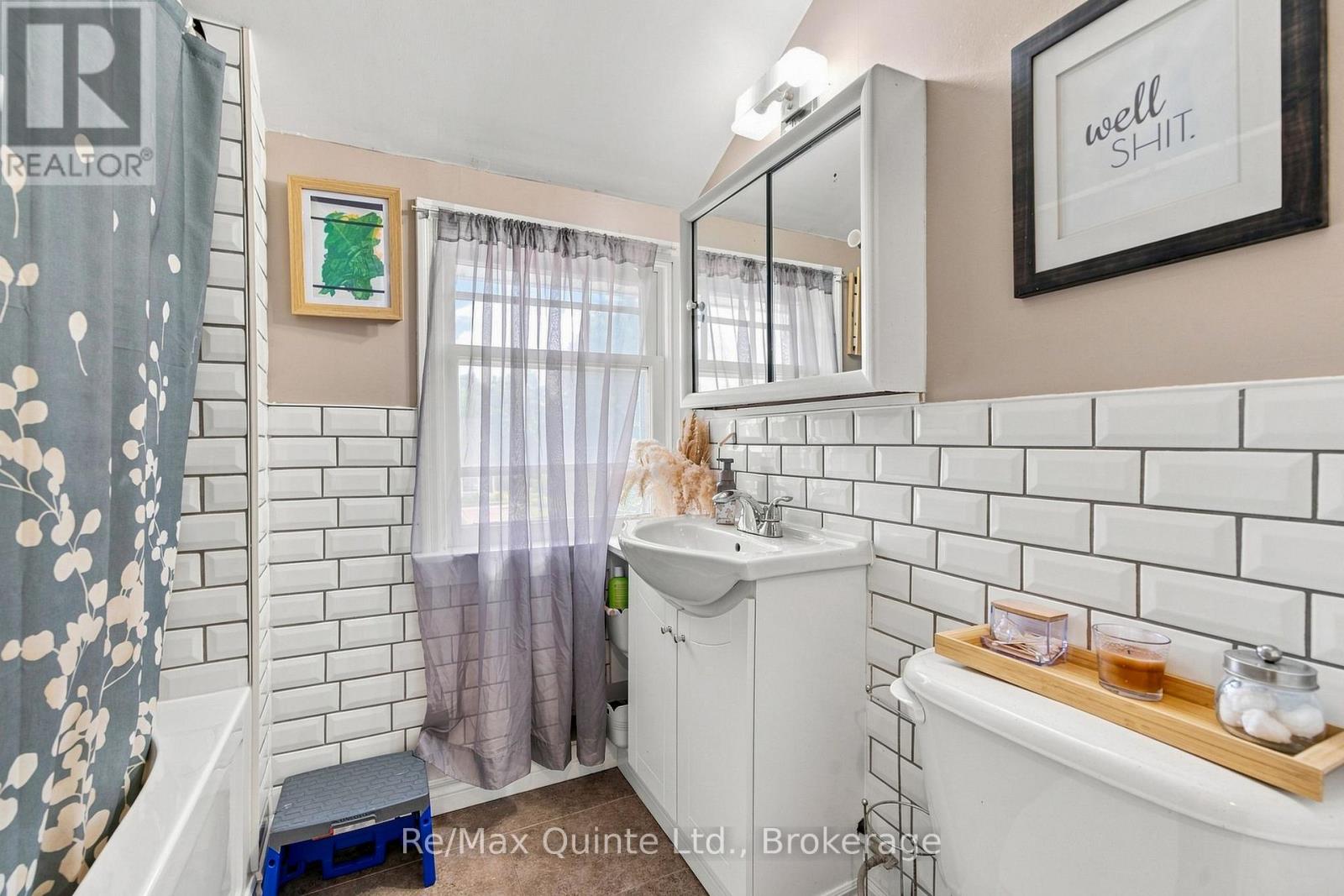 28 SHAMROCK ROAD - 20