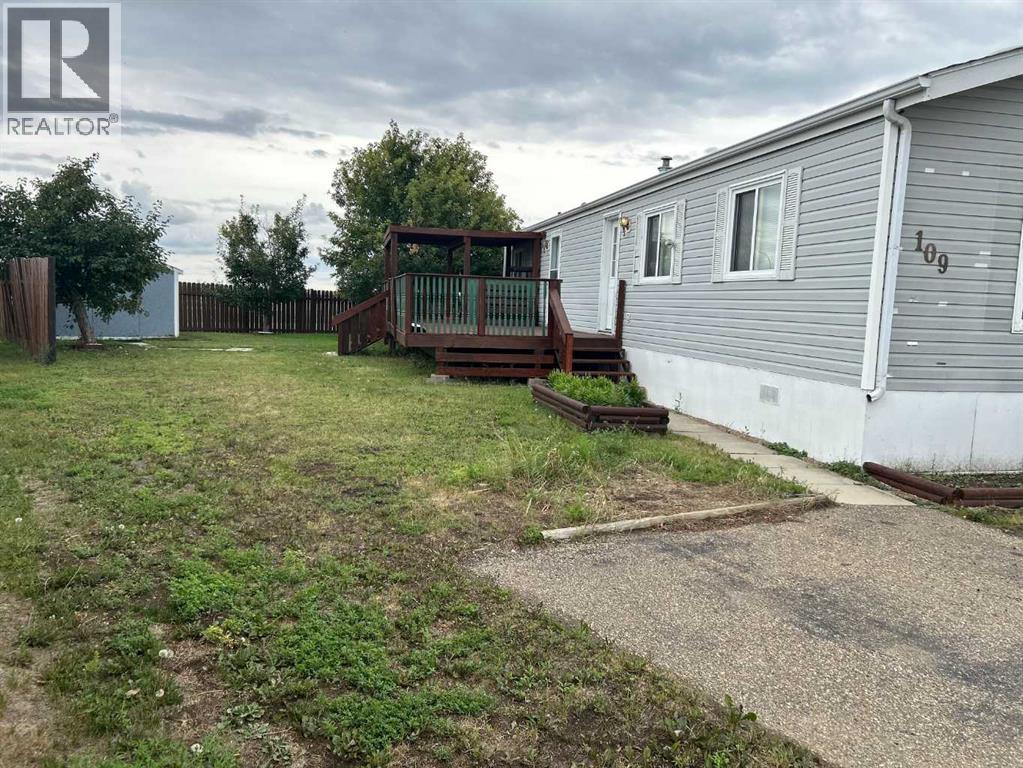 109 Meadowlake Close E - 2