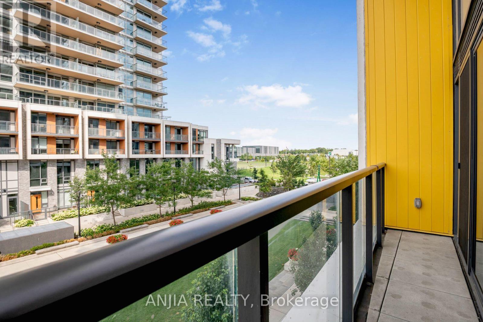 #TH607 85 MCMAHON DRIVE - 28