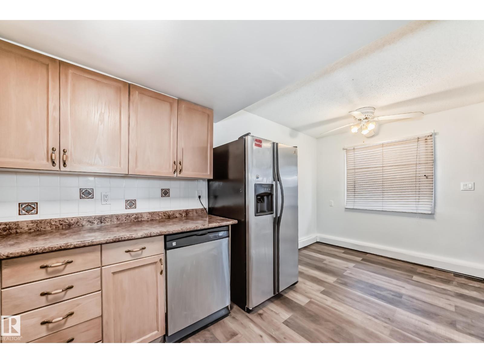 #18B 18305 89 AV NW - 10