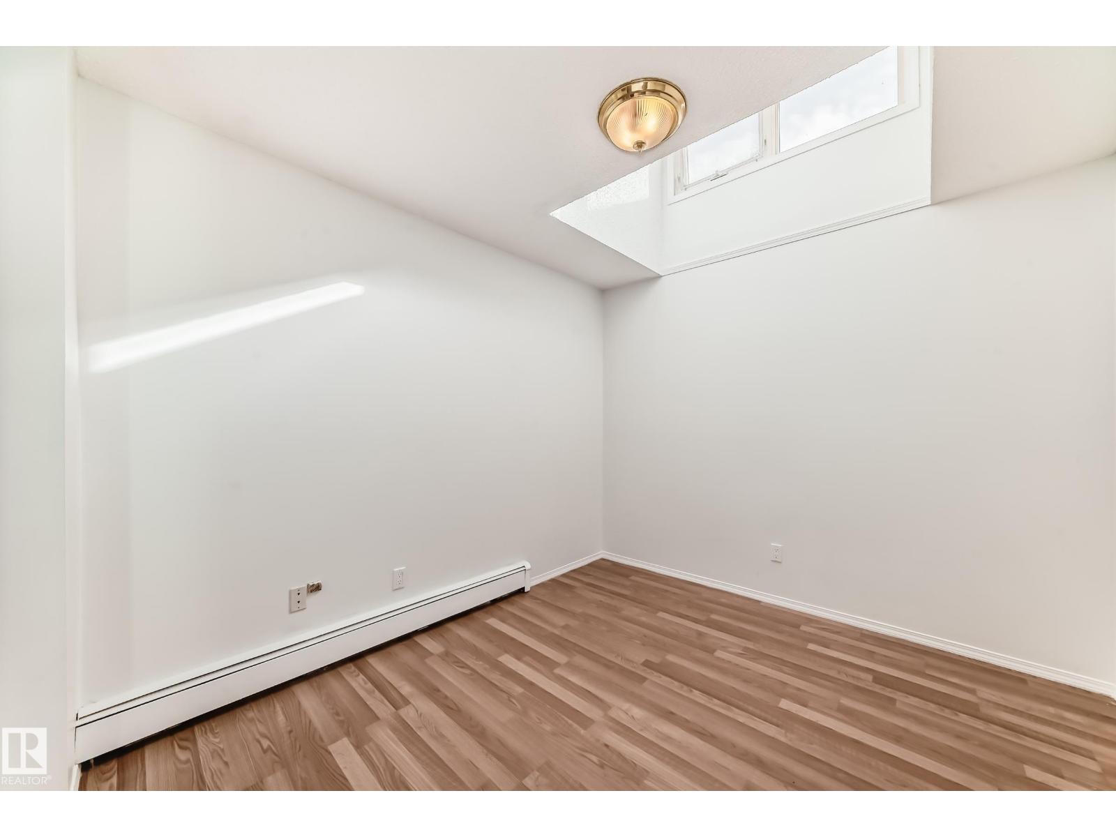 #18B 18305 89 AV NW - 27