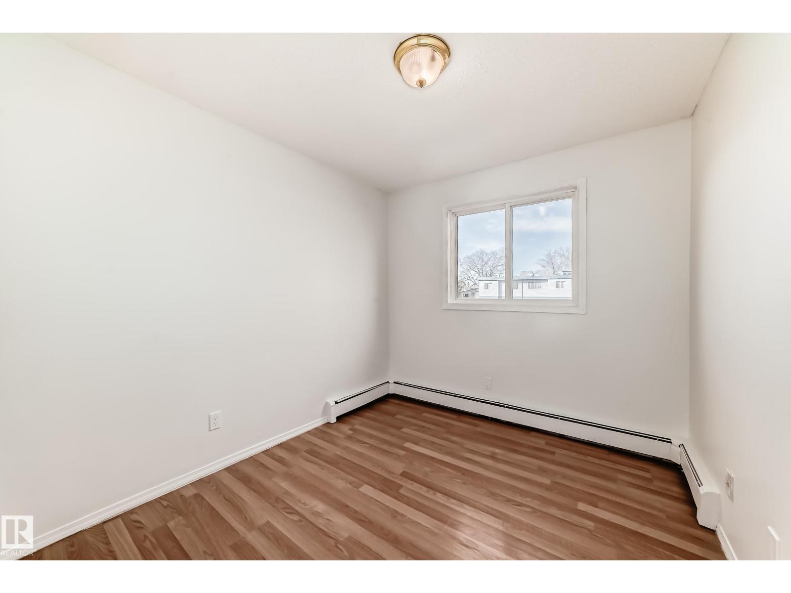 #18B 18305 89 AV NW - 29