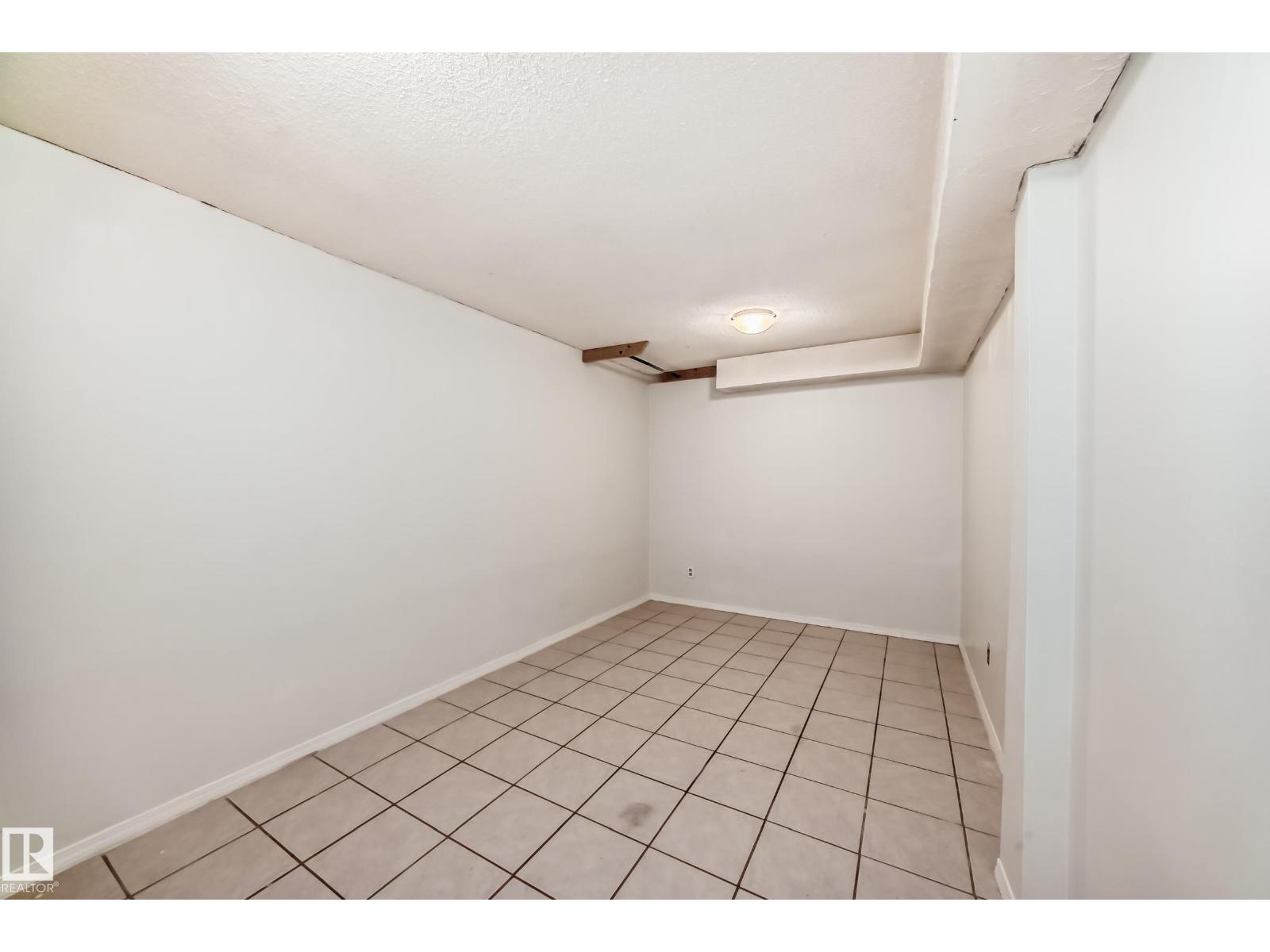 #18B 18305 89 AV NW - 33