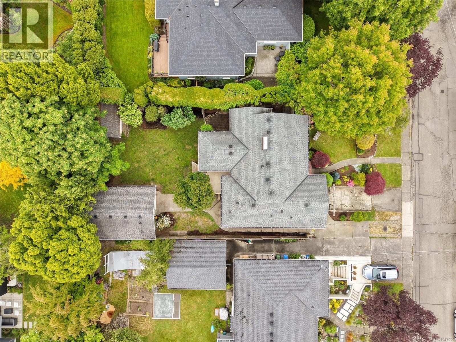  2758 Dunlevy Street, Oak Bay