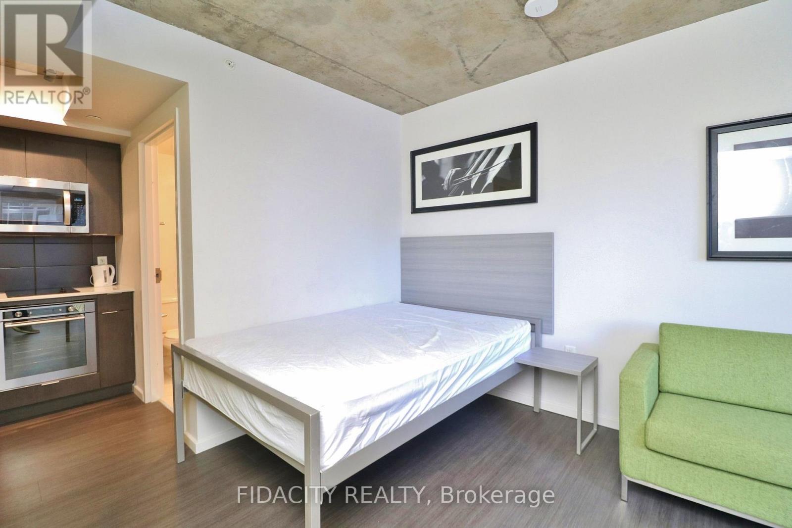 #1915 105 CHAMPAGNE AVENUE S - 7