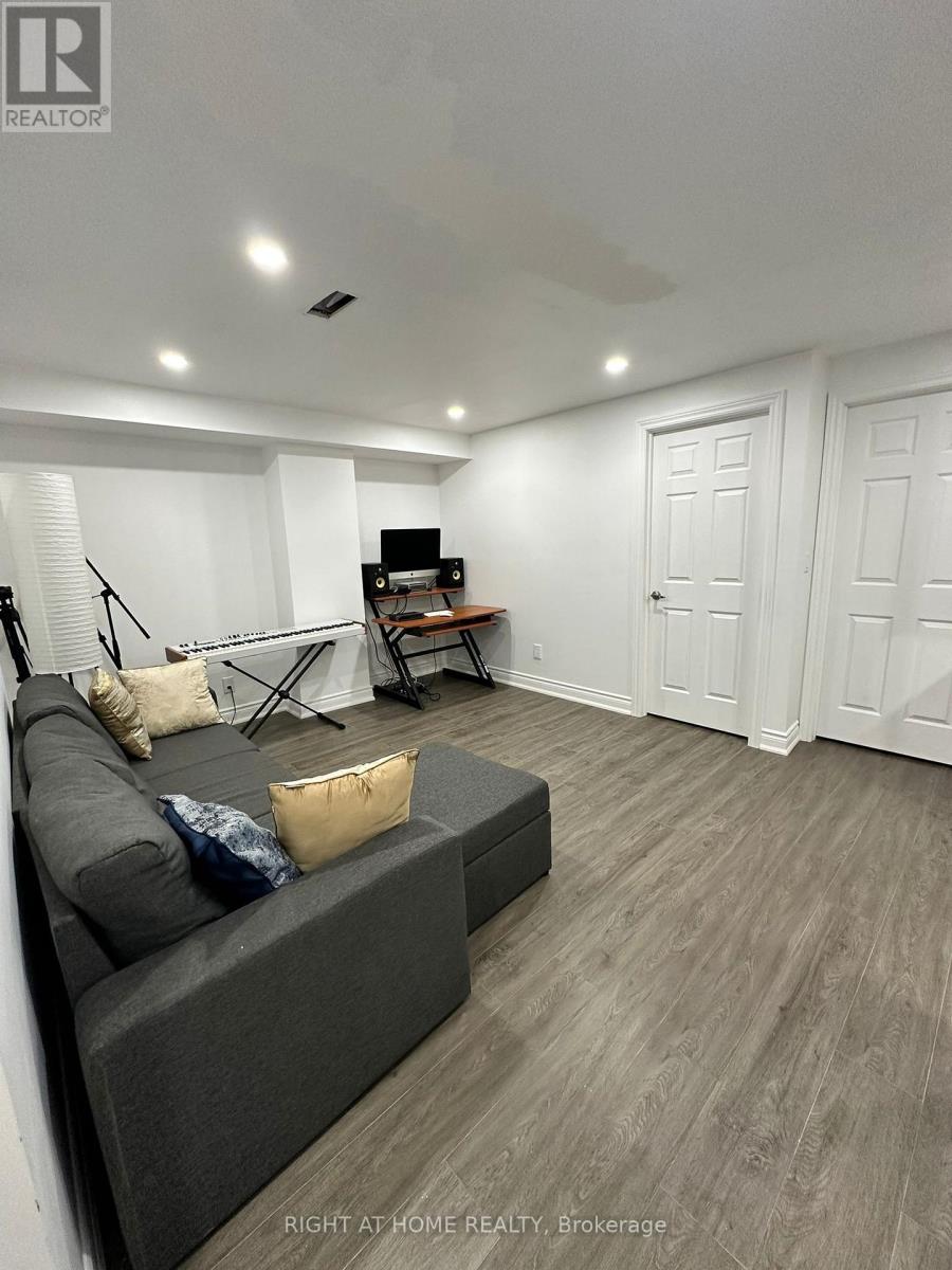 97 FOREST EDGE CRESCENT