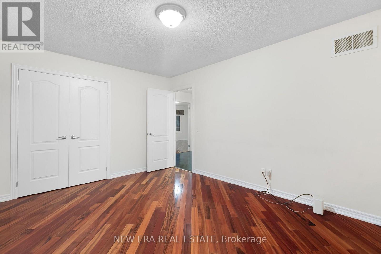 2 LADY VALENTINA AVENUE - Image 35