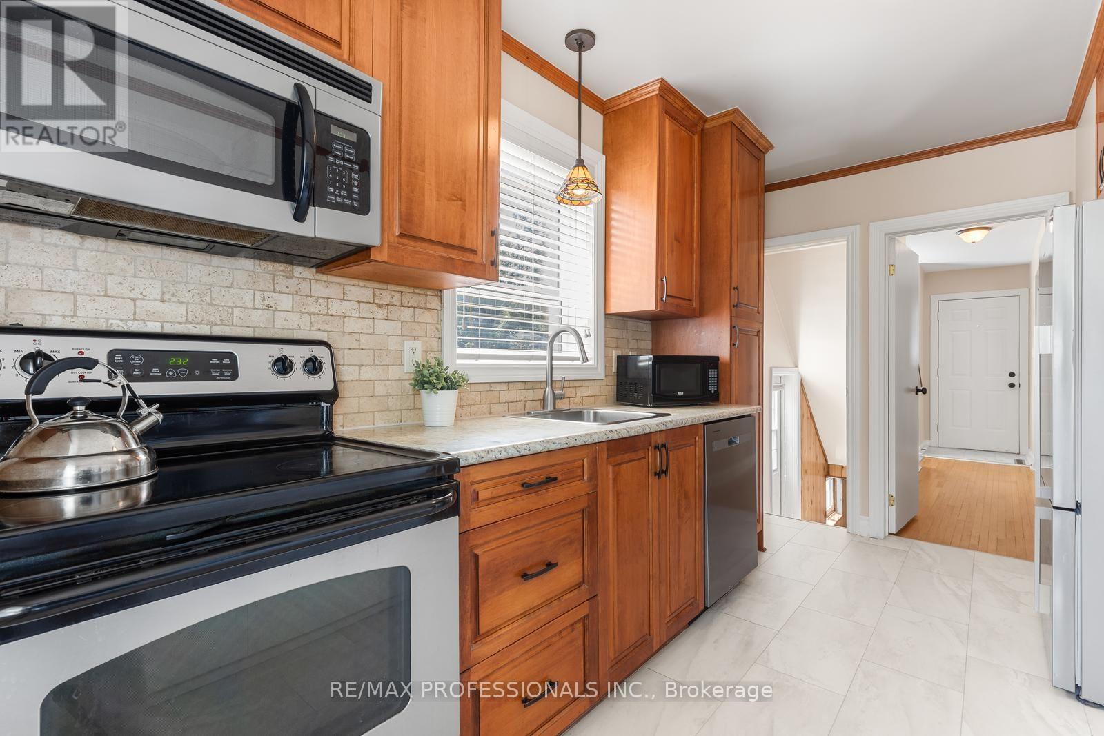 21 BRENDWIN ROAD - 14