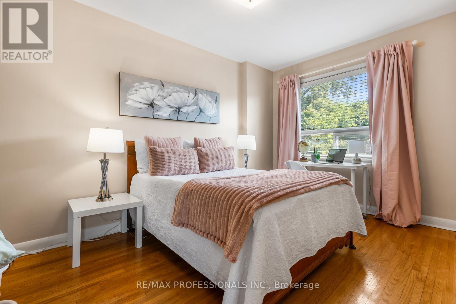 21 BRENDWIN ROAD - 23