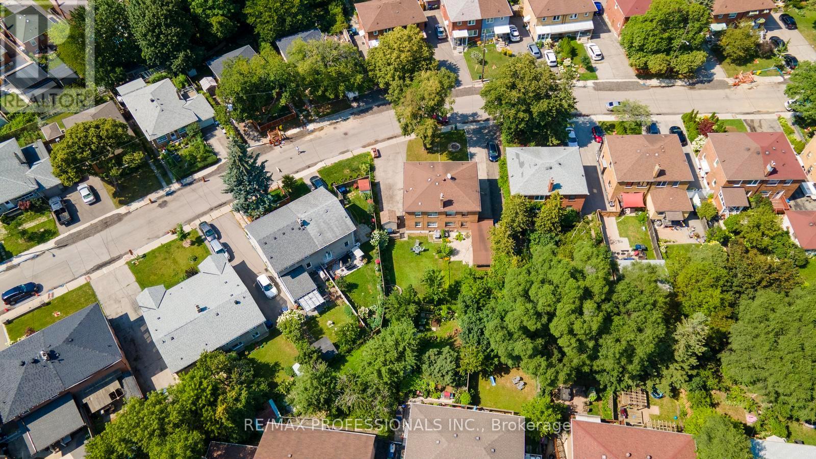 21 BRENDWIN ROAD - 39