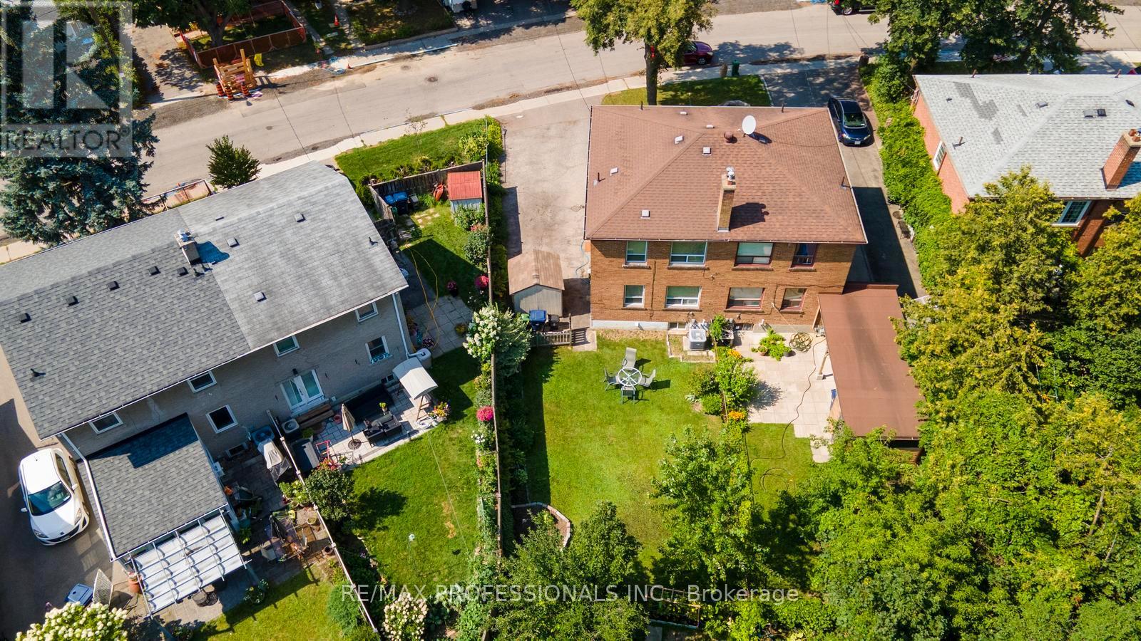 21 BRENDWIN ROAD - 40