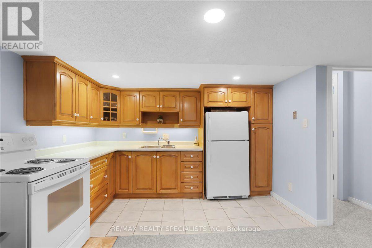 63 SUBURBAN DRIVE - Image 30