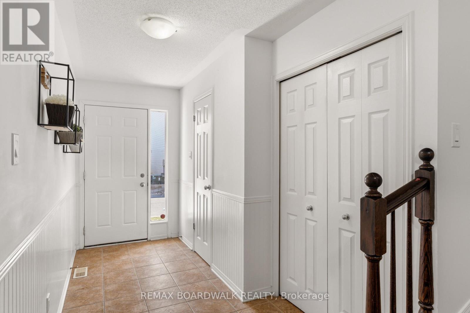 2 Bed, 2 Bath House for Sale in Ottawa – 107 CAITHNESS PRIVATE, Ottawa – MLS# X13044156 - Image 11