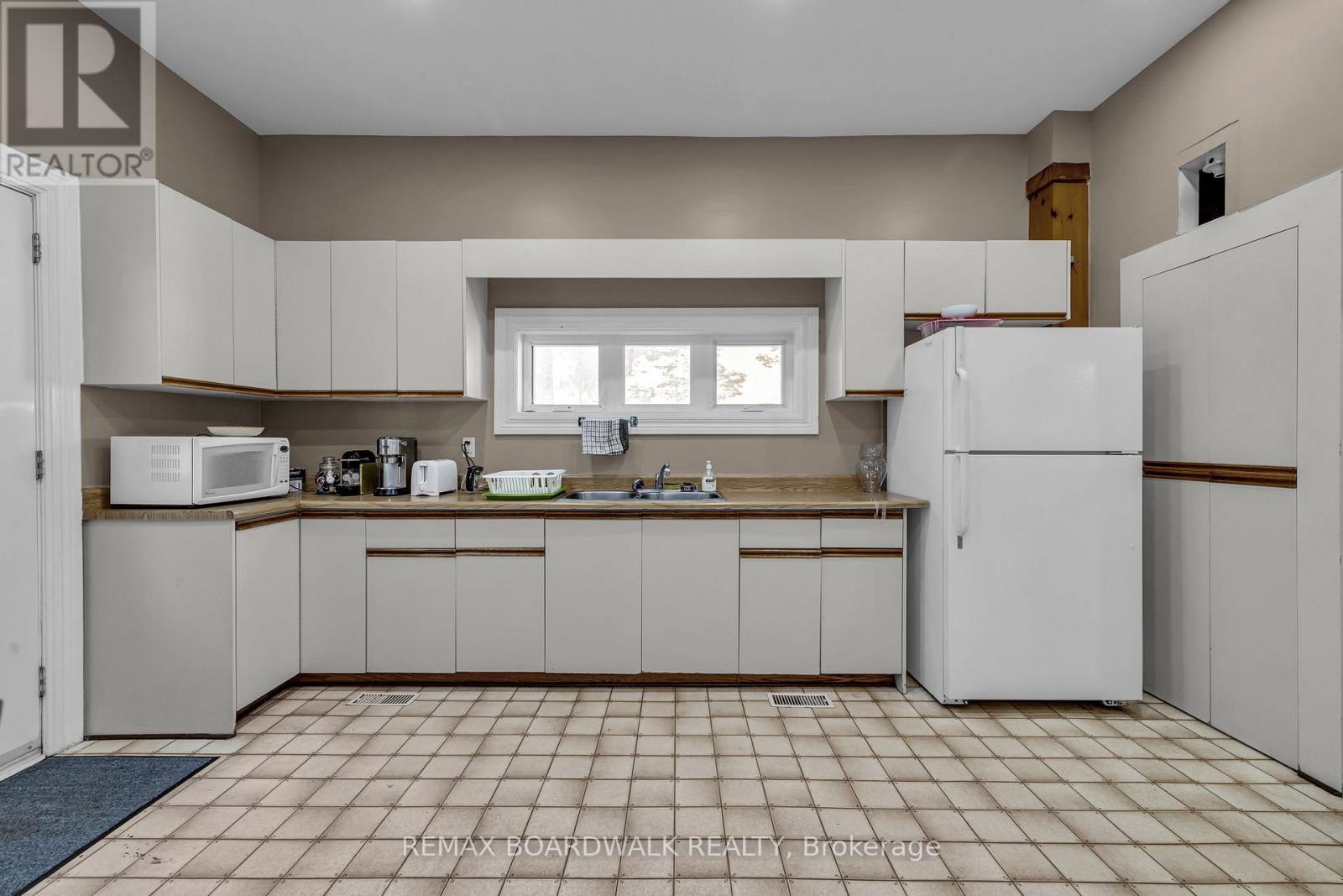 57 LEES AVENUE - 23