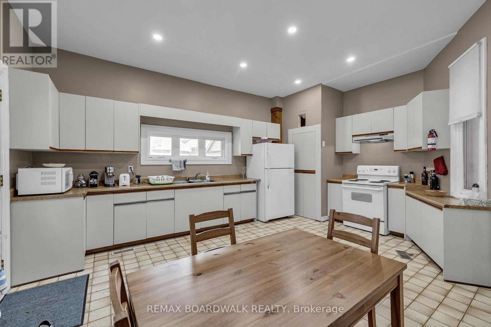 57 LEES AVENUE - 21