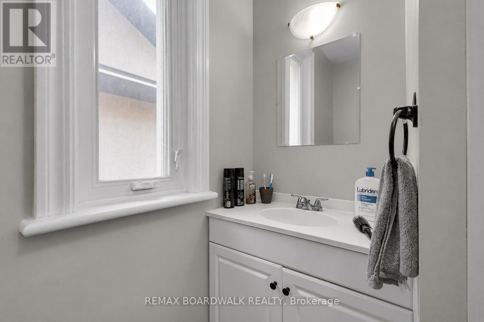 57 LEES AVENUE - 37