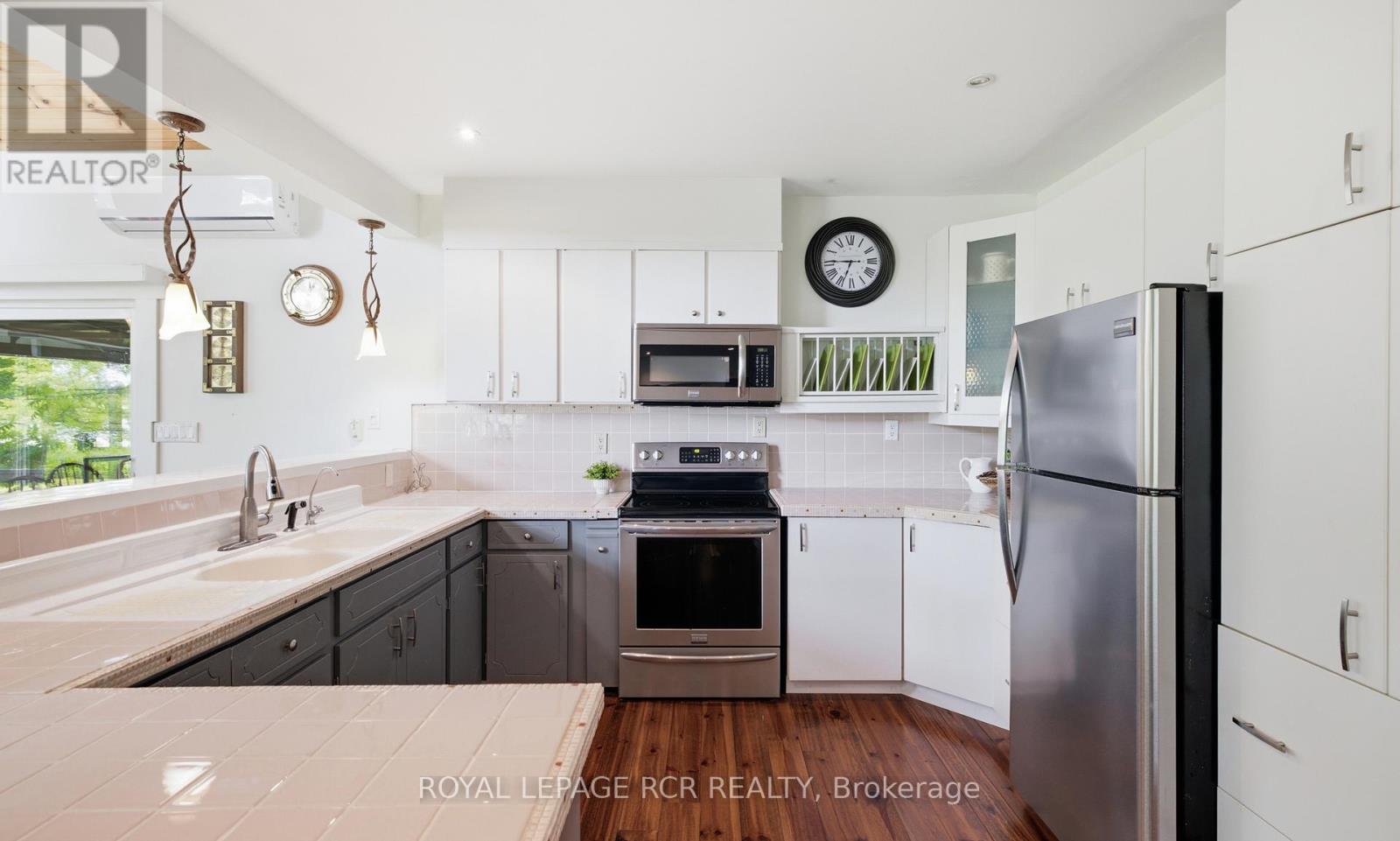 4 ISLAND 20 YELLOWHEAD ISLAND - 22