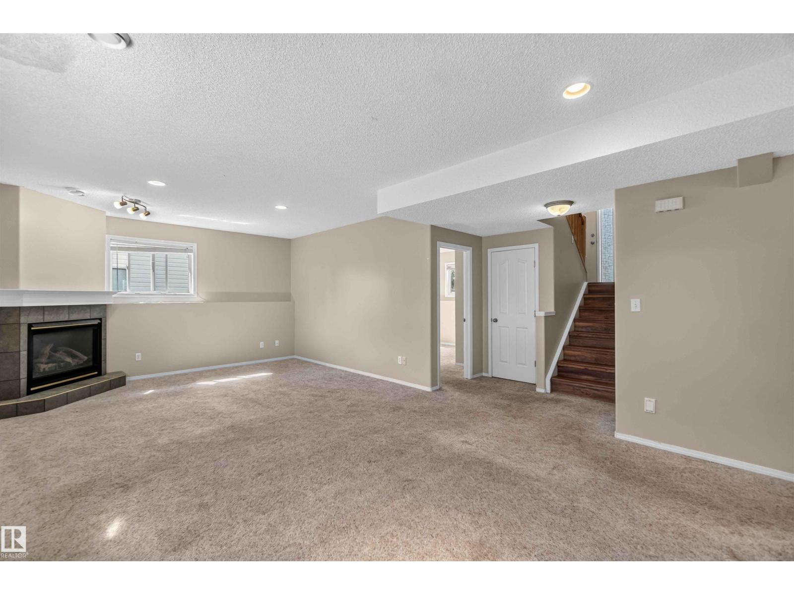 5111 52 ST - Image 34