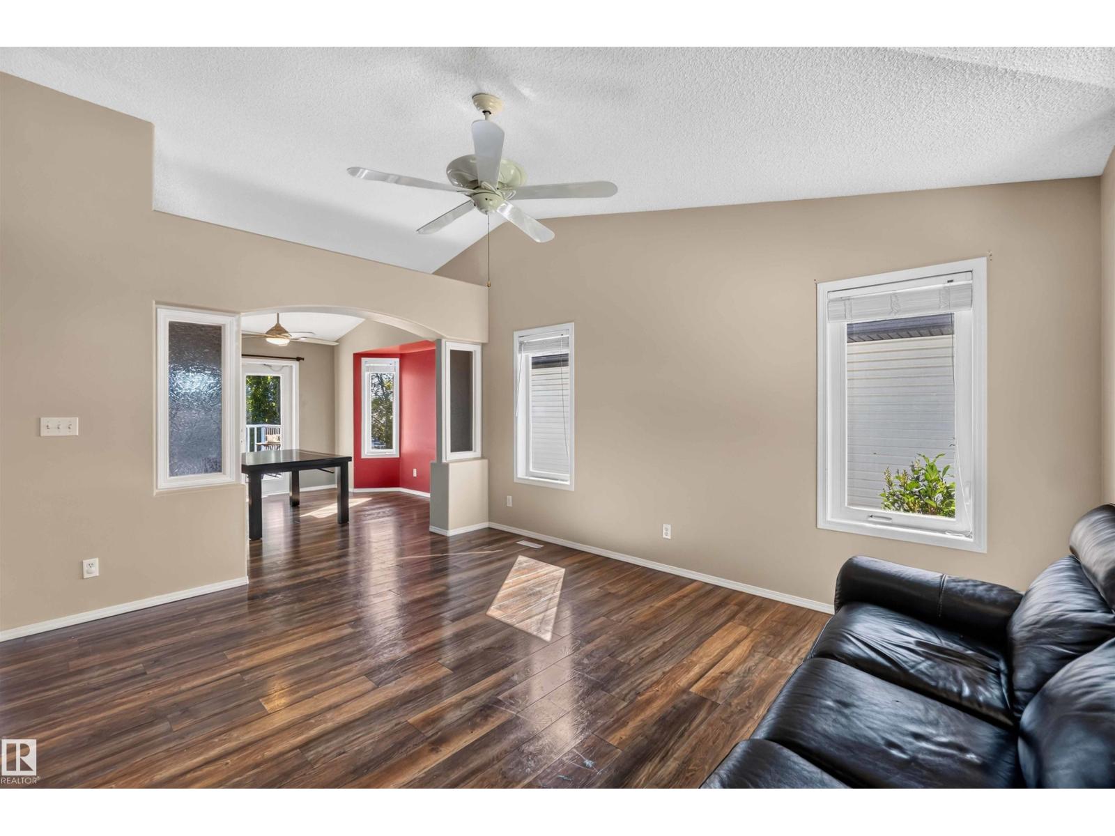 5111 52 ST - 7