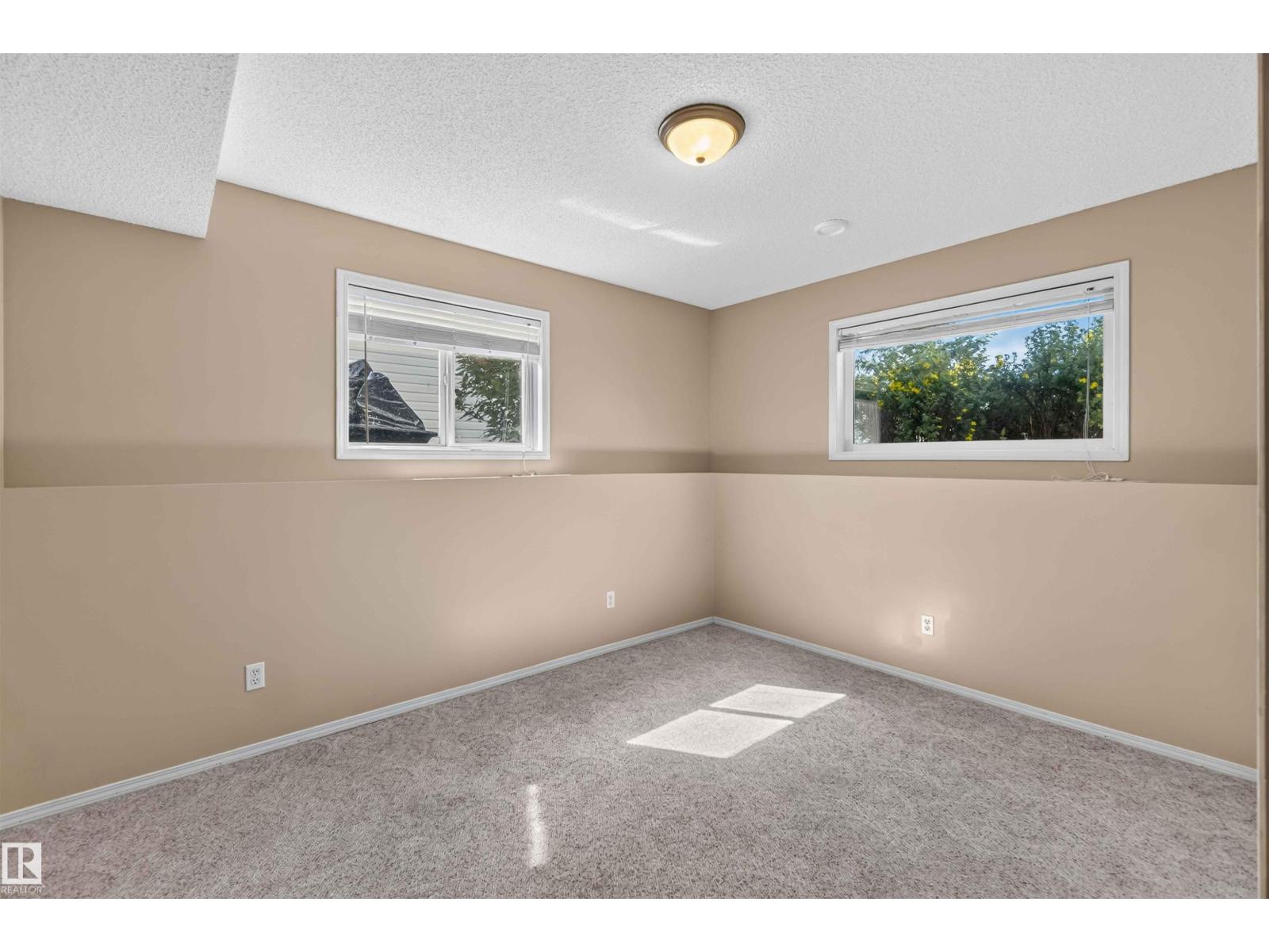 5111 52 ST - 39