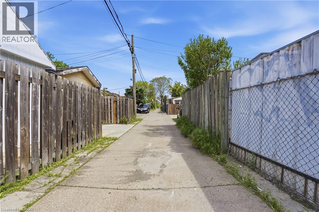 22 CHEEVER Street - Image 31