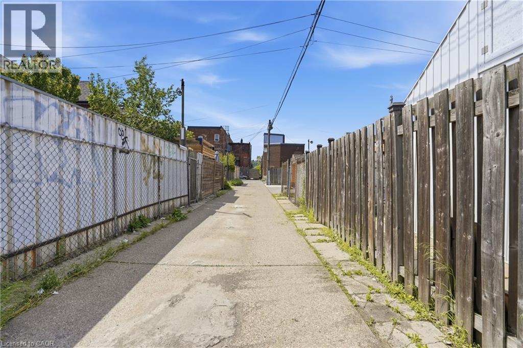 22 CHEEVER Street - Image 32