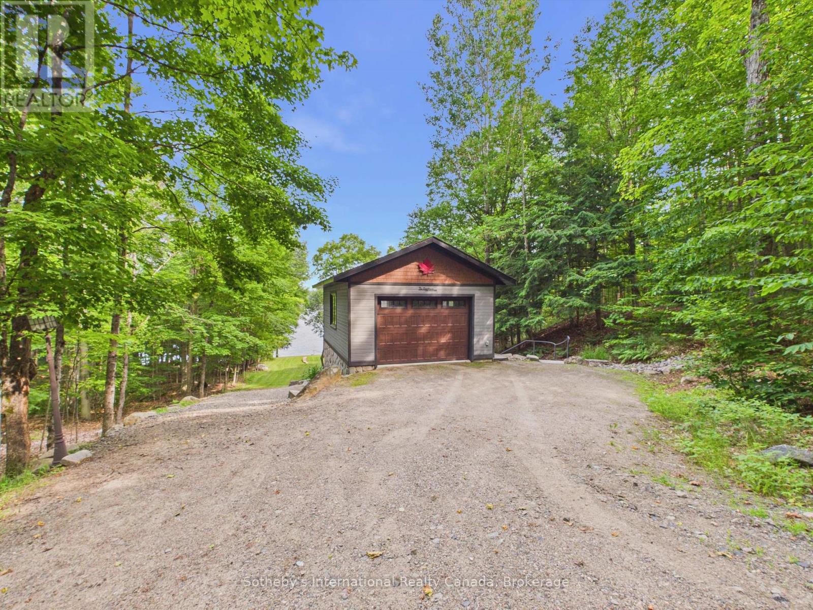1054 HILLTOP CRESCENT - Image 46