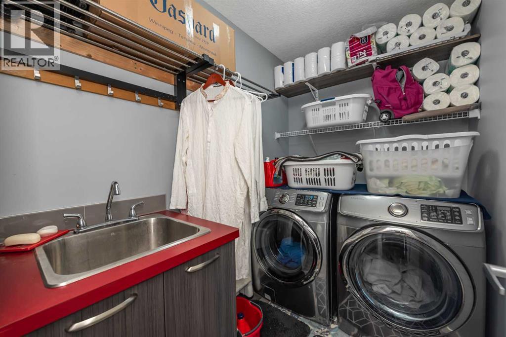 227 Redstone Heights NE - 25
