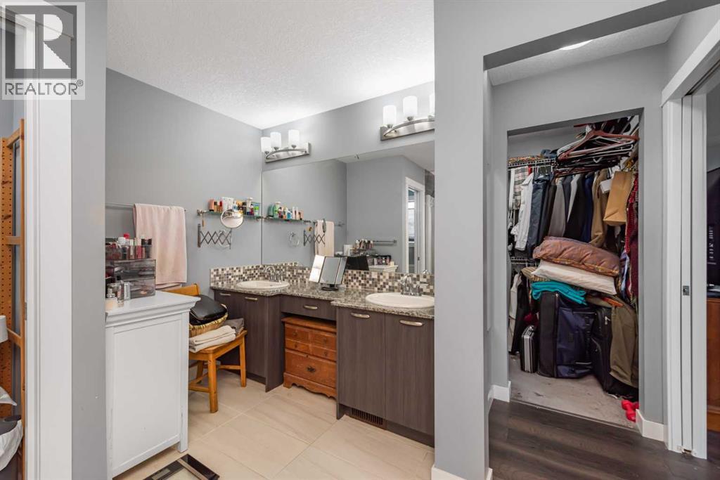 227 Redstone Heights NE - 28