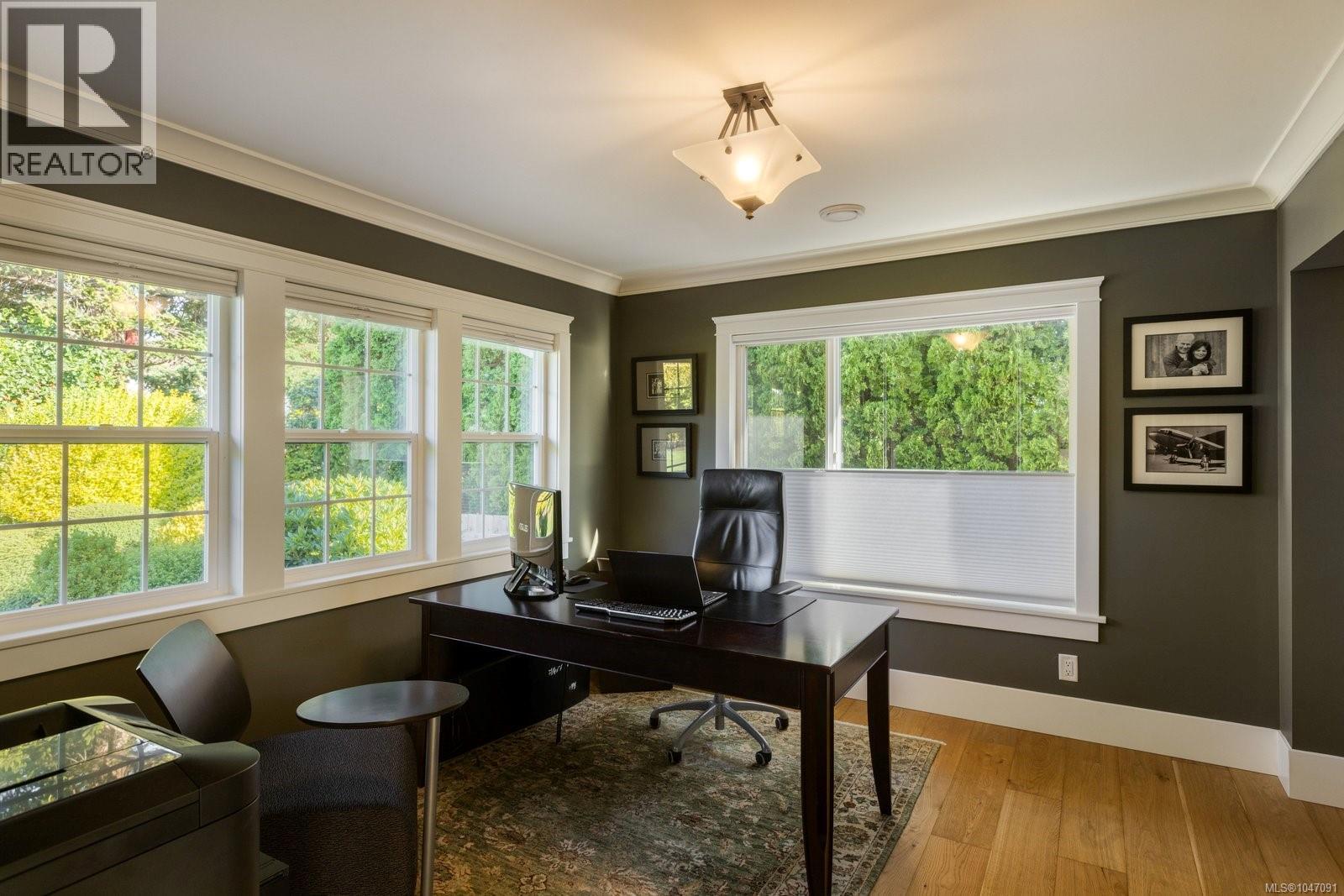 8585 Lochside Dr - 33