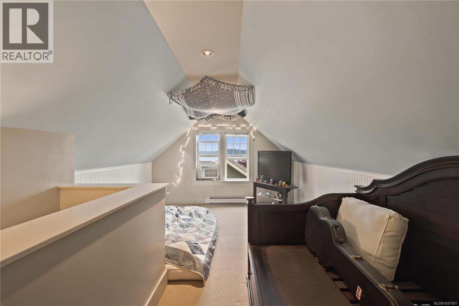 8585 Lochside Dr - Image 43