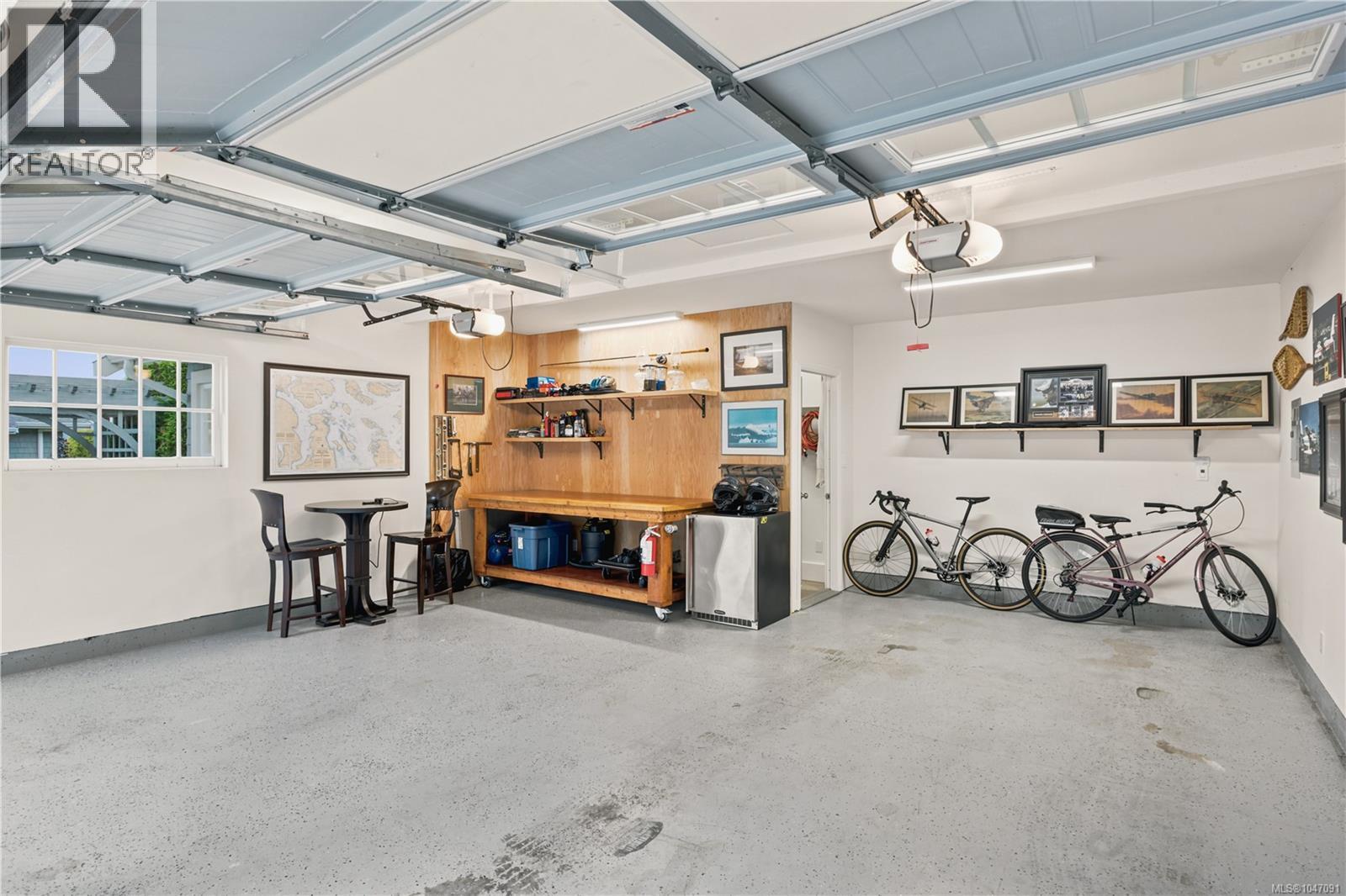 8585 Lochside Dr - Image 46