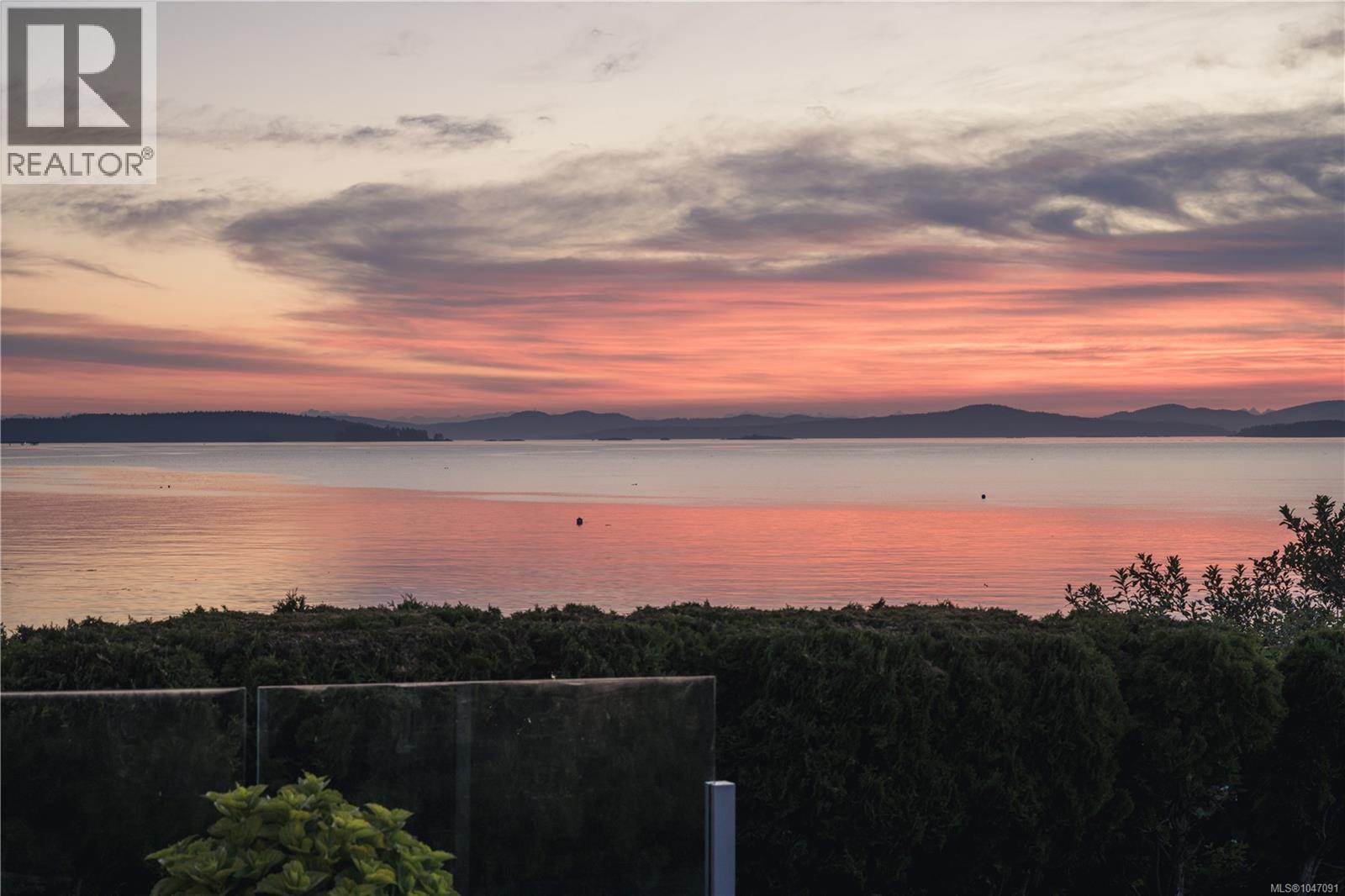 8585 Lochside Dr - 55