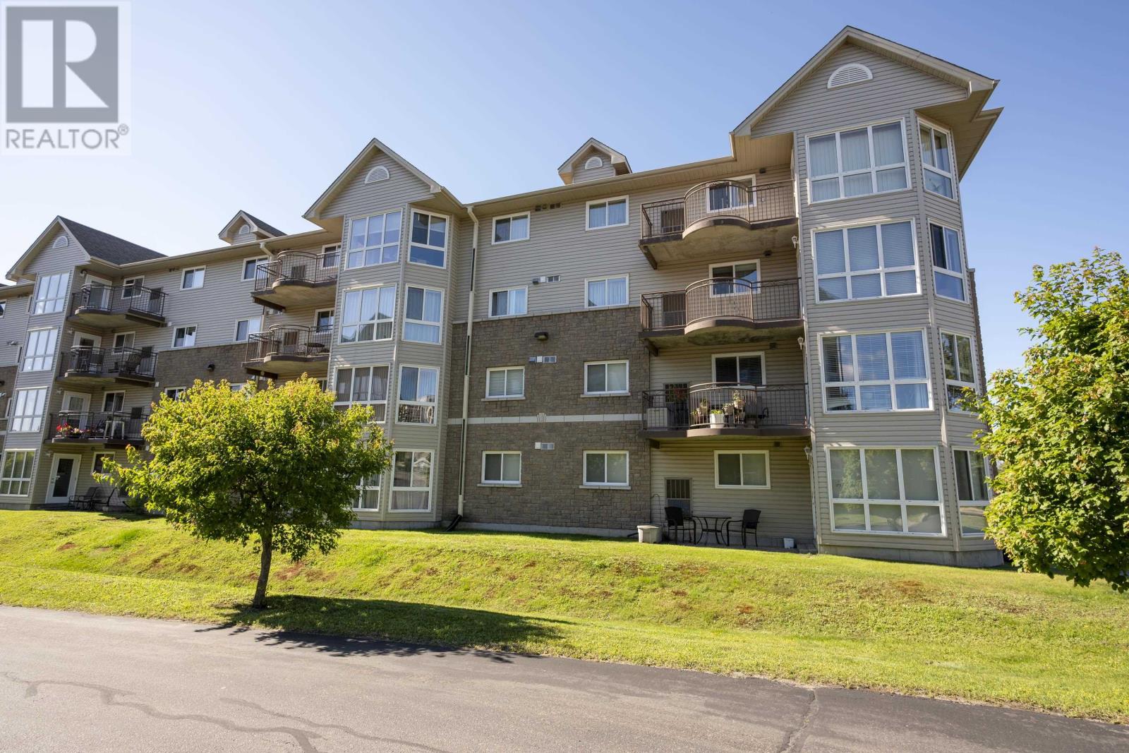101 - 620 Red River RD - Image 39