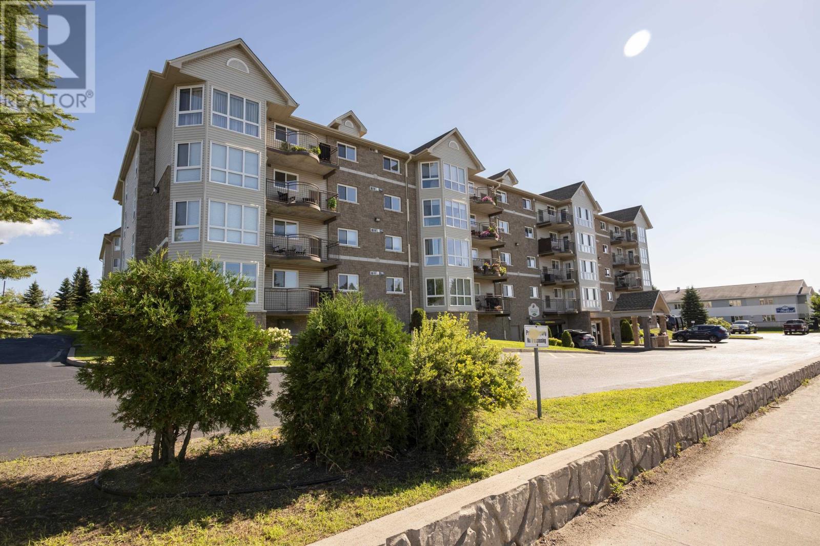 101 - 620 Red River RD - 40