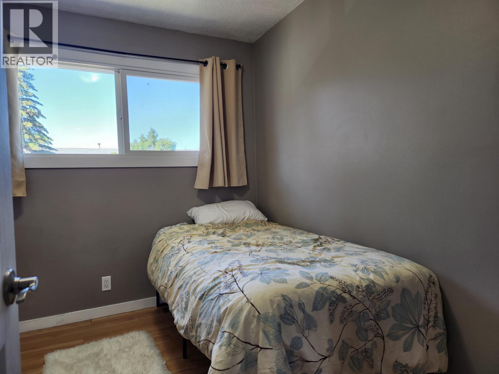 #G70 1900 STRATHCONA AVENUE - 13