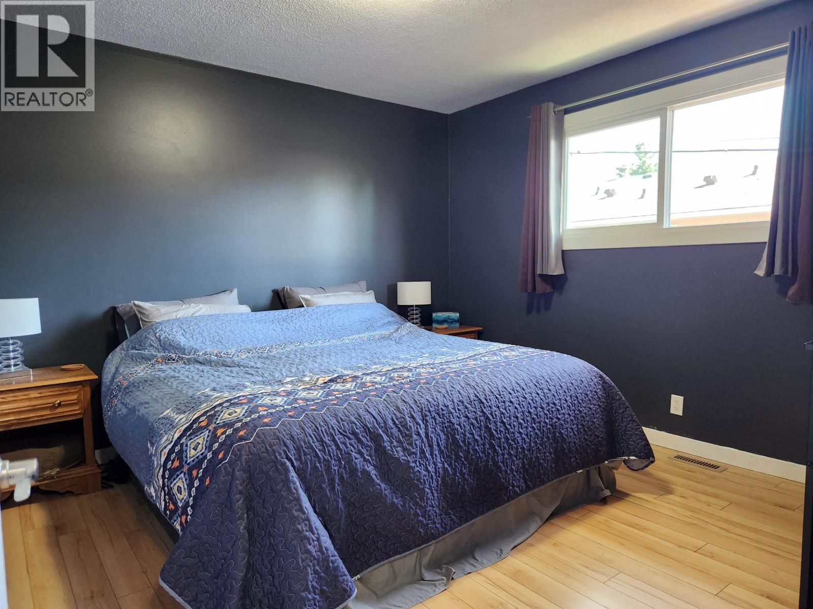 #G70 1900 STRATHCONA AVENUE - 9