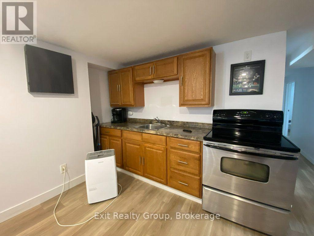 130 PETERSON STREET - Image 35